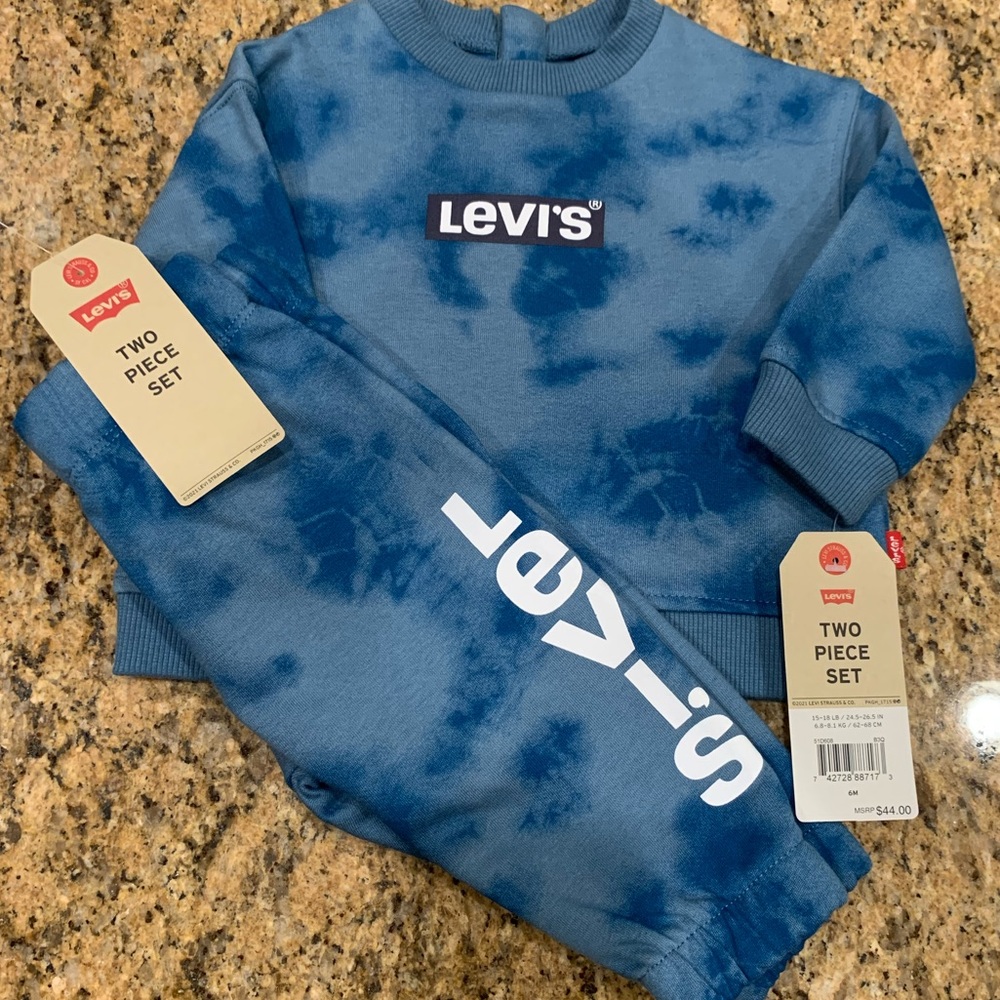 Baby boys Levi’s sweatsuit set - Size 6m